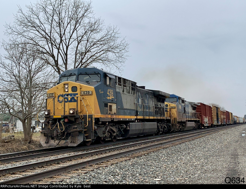 CSX 439 on Q634